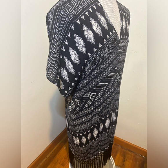Forever 21 Multi Color Aztec Western Duster with Fringe OSFM Must Have - Picture 5 of 6
